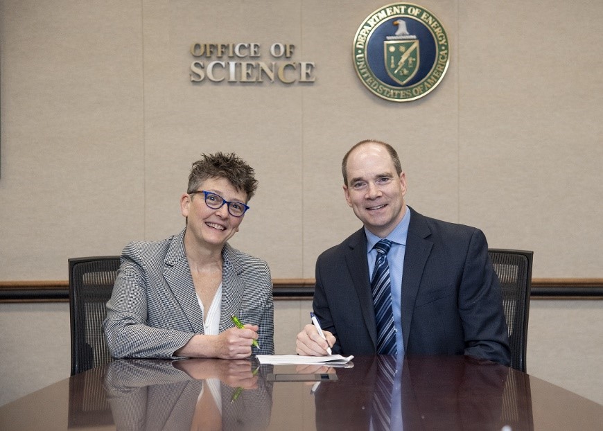 ORCID Executive Director Laurel L. Haak and OSTI Director Brian Hitson Figure 277420: ORCID Executive Director Laurel L. Haak and OSTI Director Brian Hitson